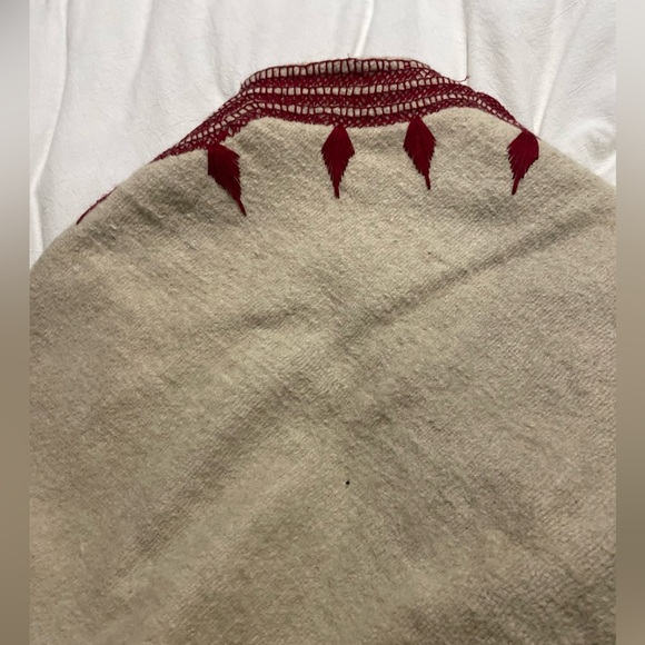 handmade wool pancho - Picture 3 of 3